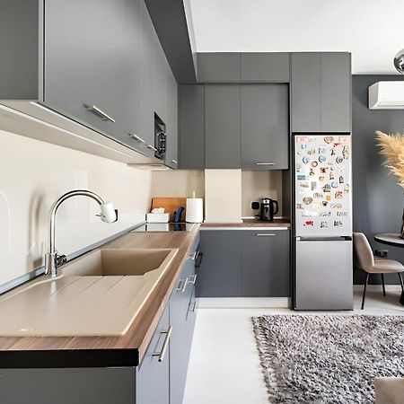 Elegant, Modern & Spacious Apartment In Thessaloniki With Balcony Экстерьер фото