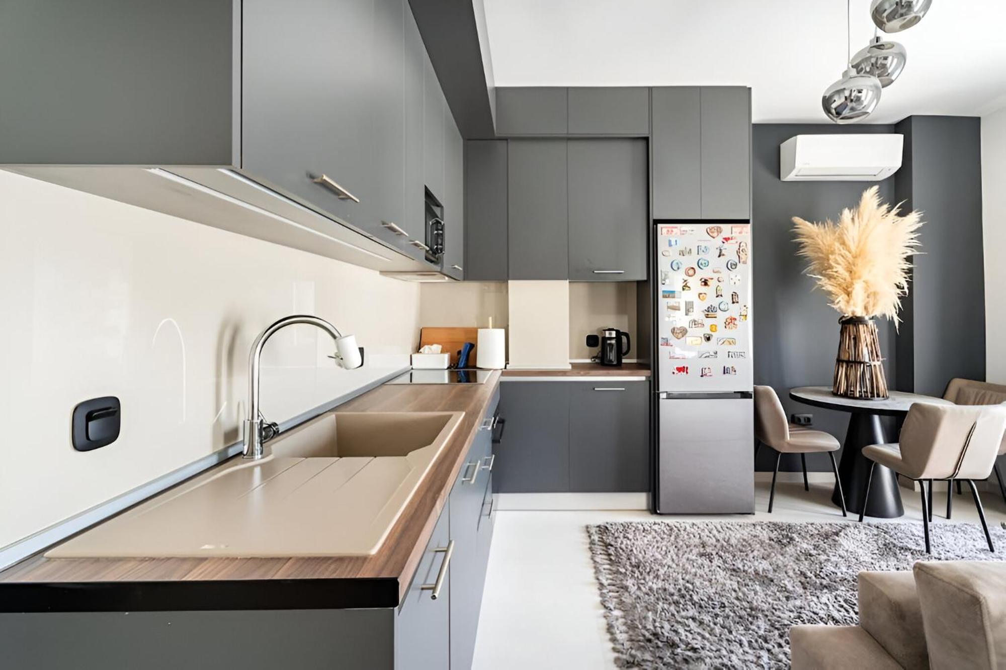 Elegant, Modern & Spacious Apartment In Thessaloniki With Balcony Экстерьер фото