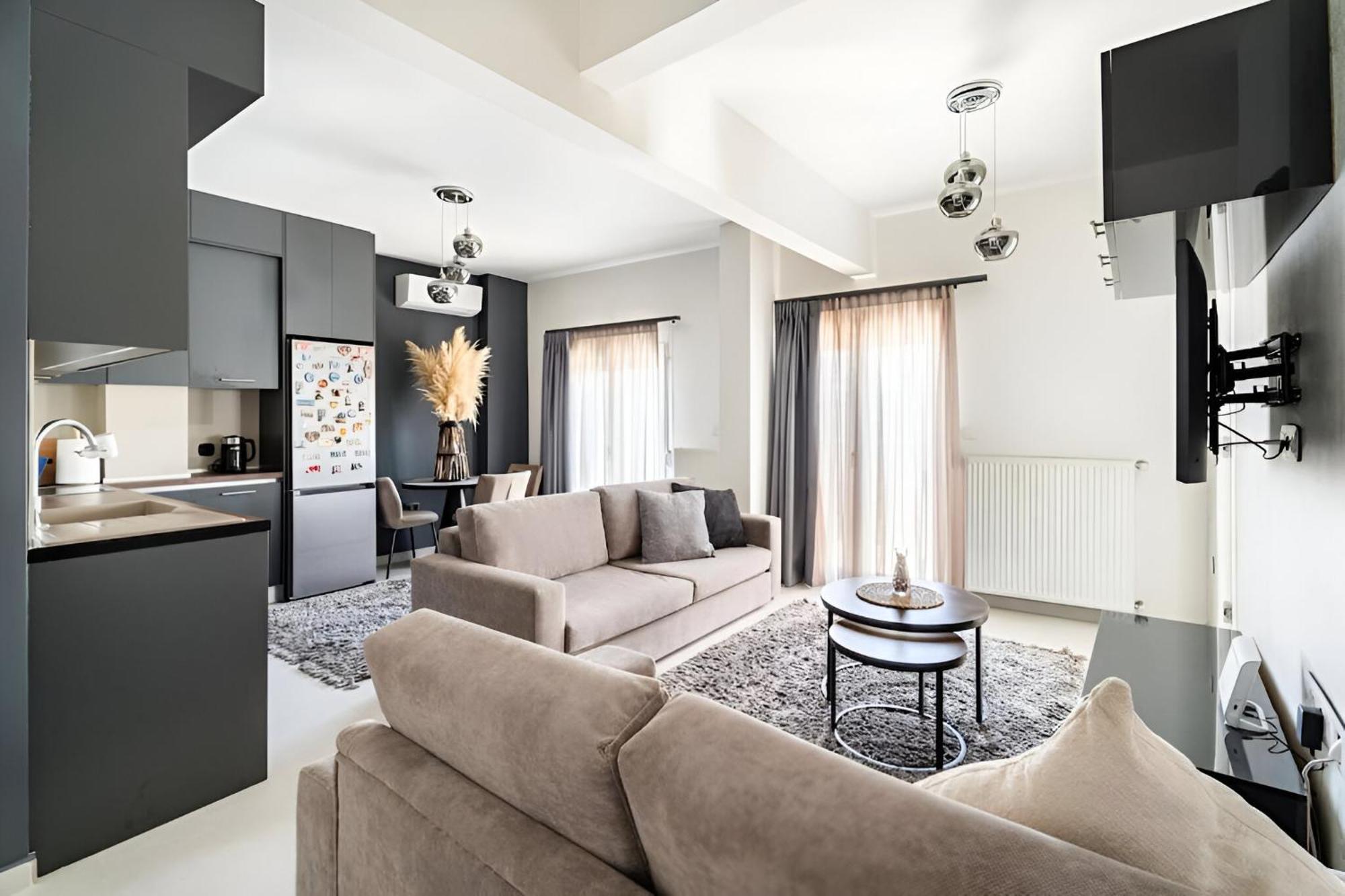 Elegant, Modern & Spacious Apartment In Thessaloniki With Balcony Экстерьер фото